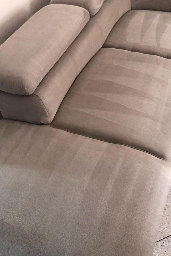 Canapé beige propre après nettoyage — MyClean Rennes